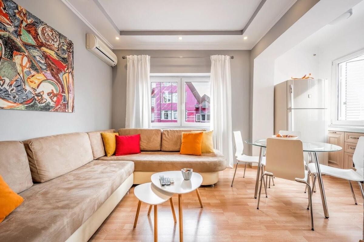 Pazari I Ri Painted View Apartment Tirana